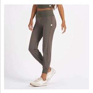 Vuori daily joggers (small) (color: lavender)